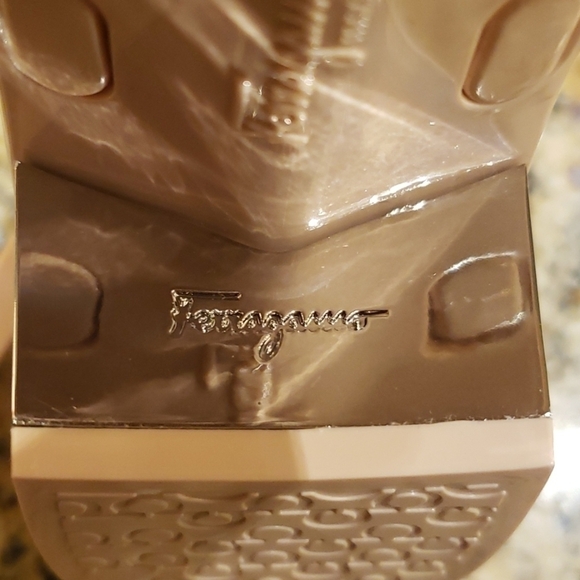salvatore FERRAGAMO jellies NWOT size 9 - Picture 8 of 11